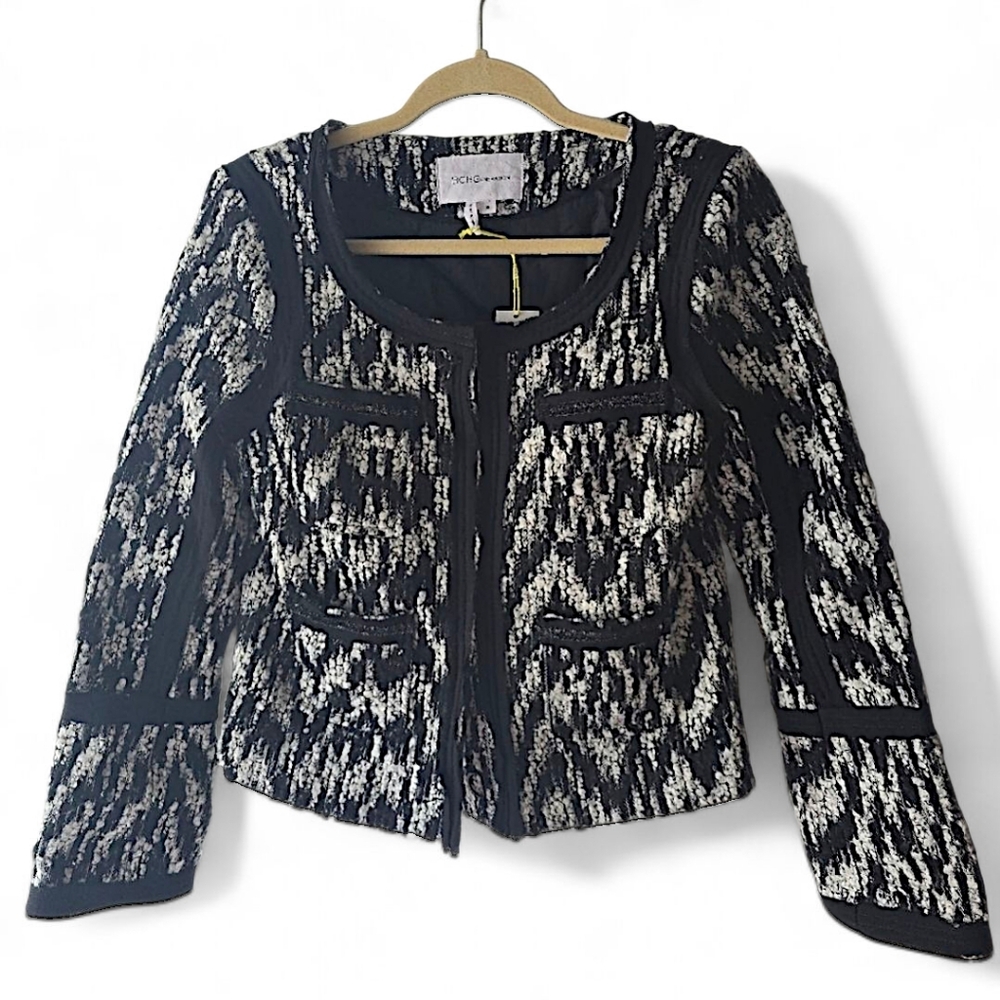 NWT! BCBGeneration Black & White Boucle Tweed Clasp Jacket Blazer Size Small